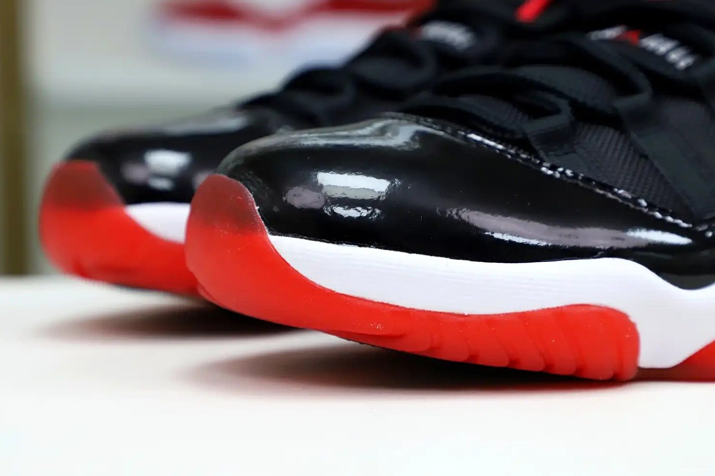 Kimikick 11 LOW JORDAN BRED RETRO AIR 0811